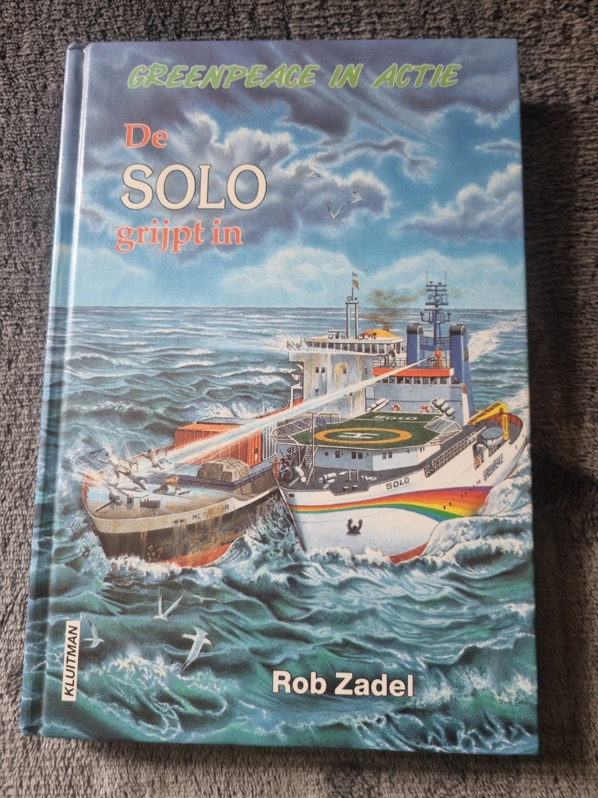 R. Zadel - De Solo grijpt in, Ophalen of Verzenden, Zo goed als nieuw, R. Zadel, Fictie algemeen