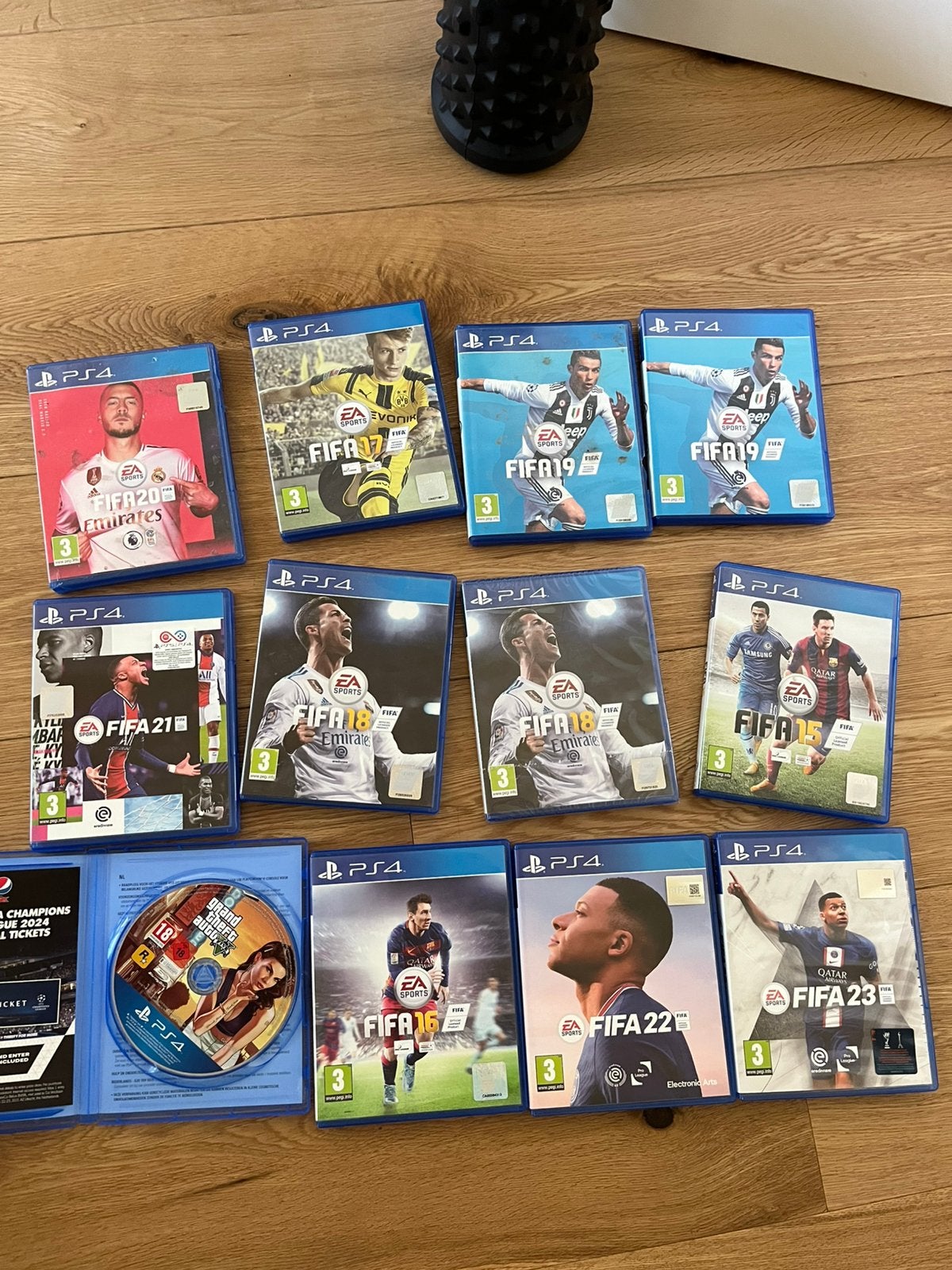 PS4 FIFA bundel, 11 games (FIFA 15 t/m 23) + GTA V, Spelcomputers en Games, Online, Gebruikt, Overige genres, Ophalen of Verzenden