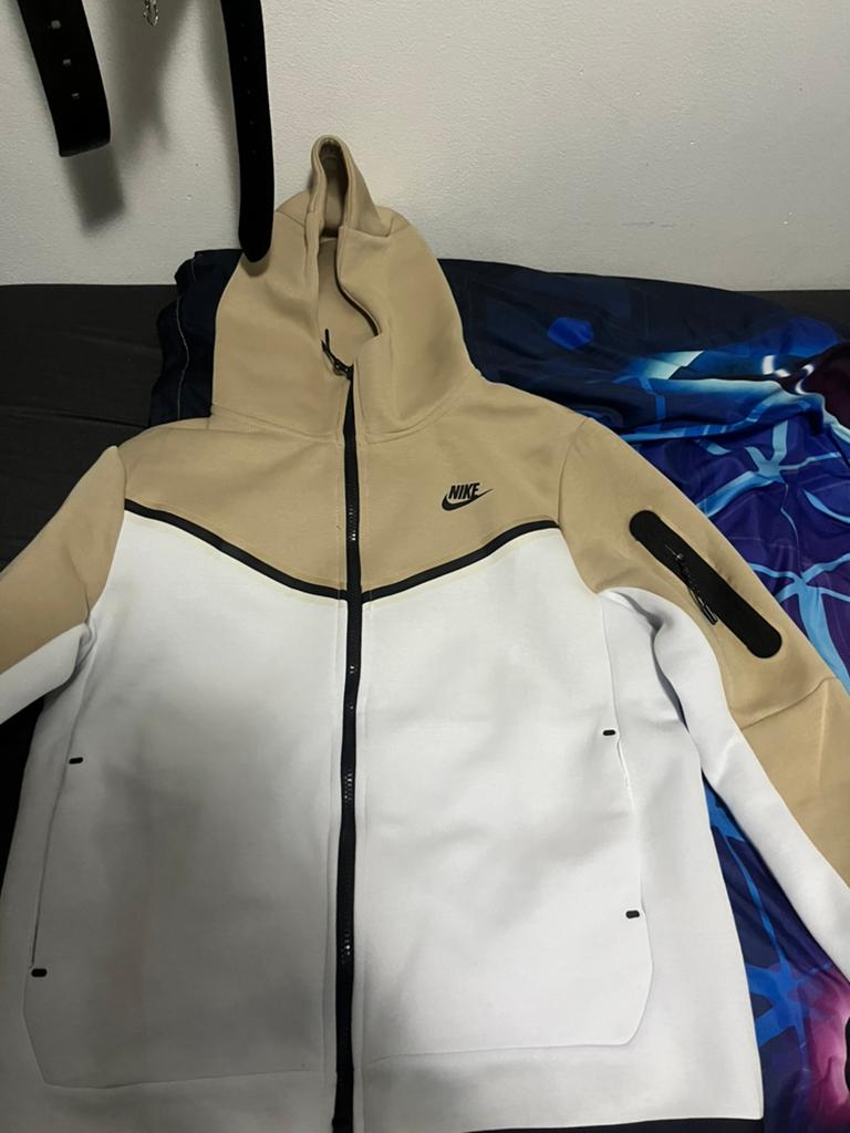 Nike tech, Kleding | Heren, Sportkleding, Maat 48/50 (M), Beige, Ophalen of Verzenden, Zo goed als nieuw