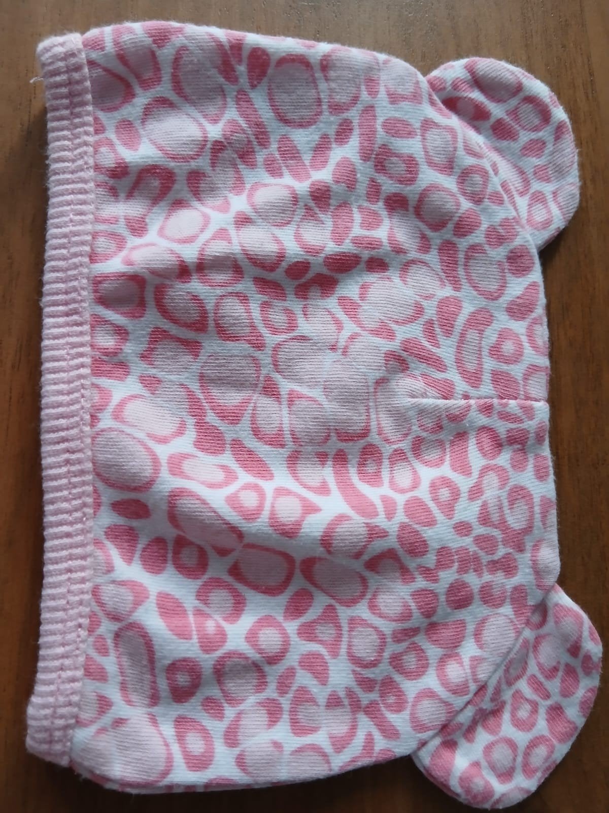 Roze mutsje met dierenprint en oortjes, Meisje, Maat 56, Ophalen of Verzenden, Zo goed als nieuw