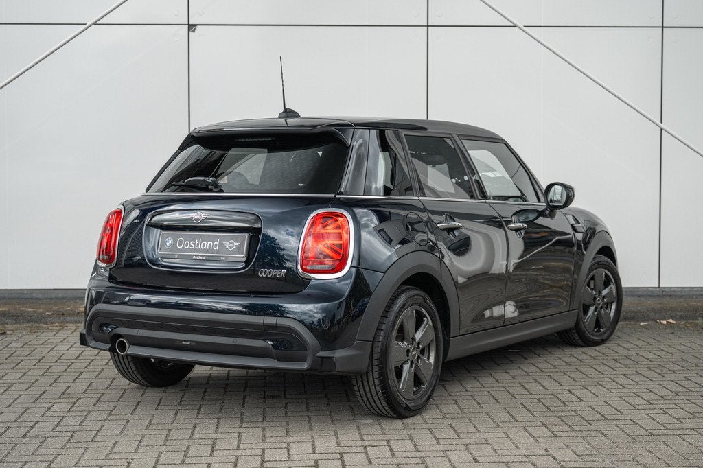 MINI Hatchback Cooper Classic Automaat / Sportstoelen / Crui, Auto's, 136 pk, Gebruikt, Met garantie (alle), Blauw