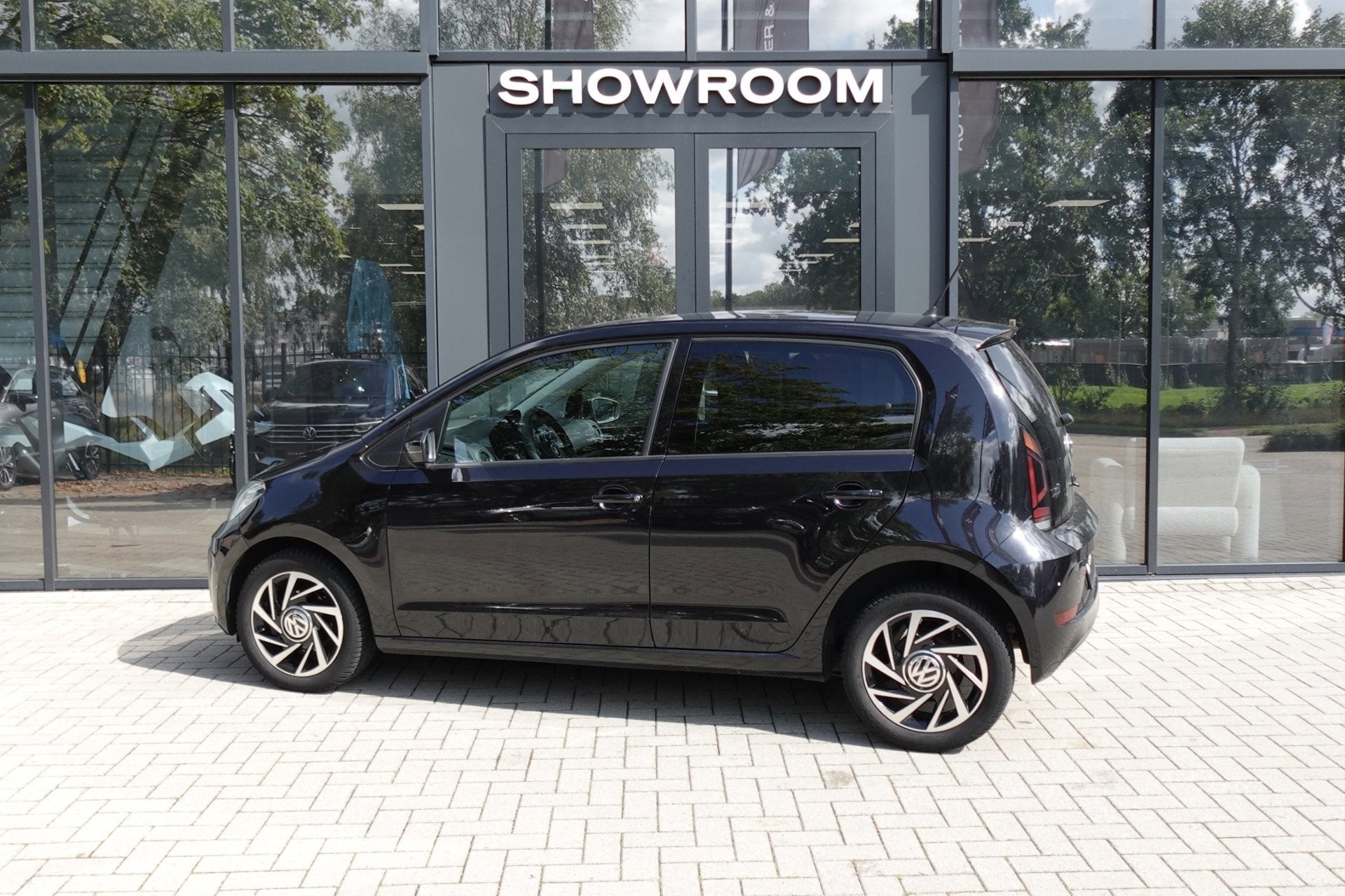 Volkswagen Up! 1.0 BMT high up! AIRCO BLUETOOTH STOELVERW., Auto's, Volkswagen, Stof, 840 kg, 4 stoelen, Zwart