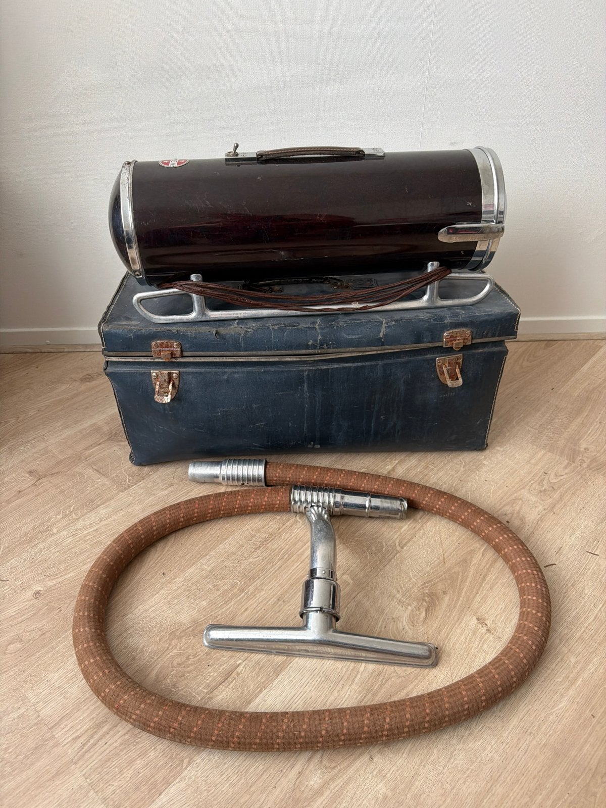 Vintage S.E.V. stofzuiger met accessoires en koffer, Ophalen of Verzenden, Gebruikt