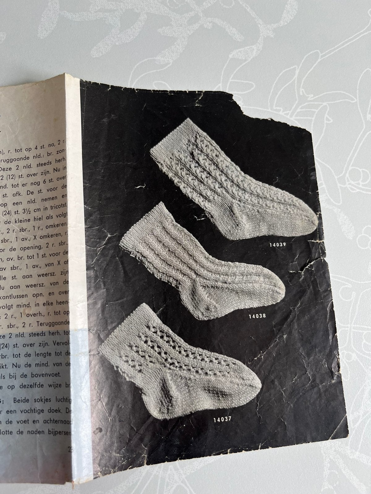 Patroon 3 baby sokjes, Hobby en Vrije tijd, Breien en Haken, Ophalen of Verzenden, Gebruikt, Haken, Patroon of Boek