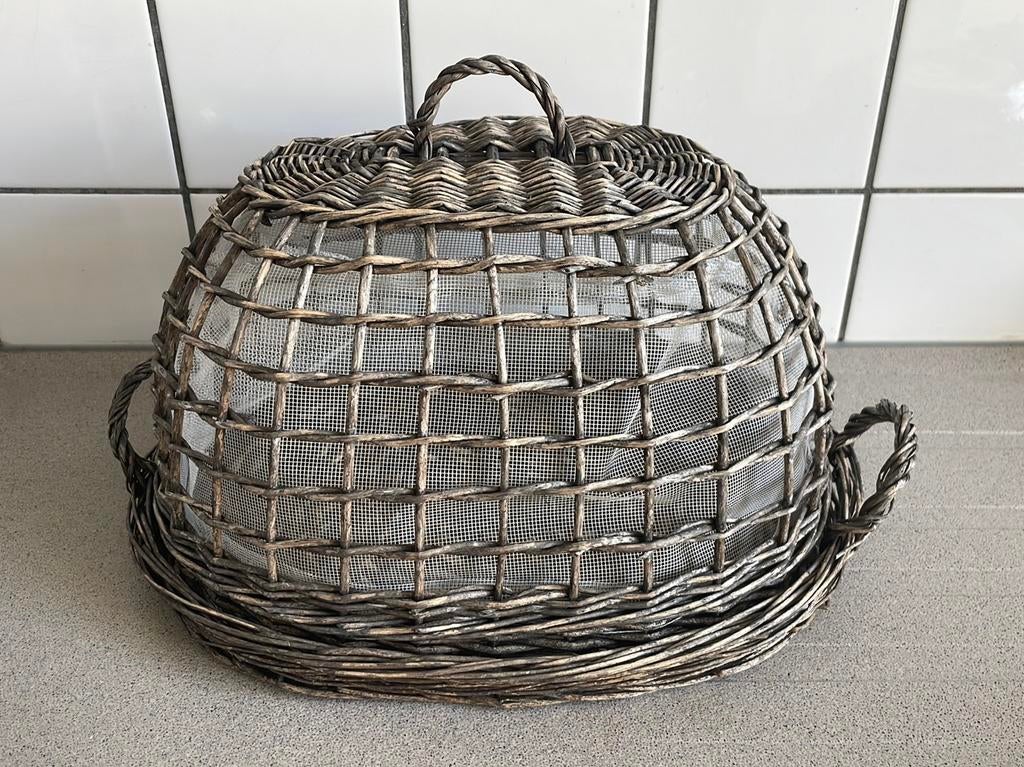 Foodcover riet met gaas stolp foodstolp food cover, Ophalen of Verzenden, Zo goed als nieuw
