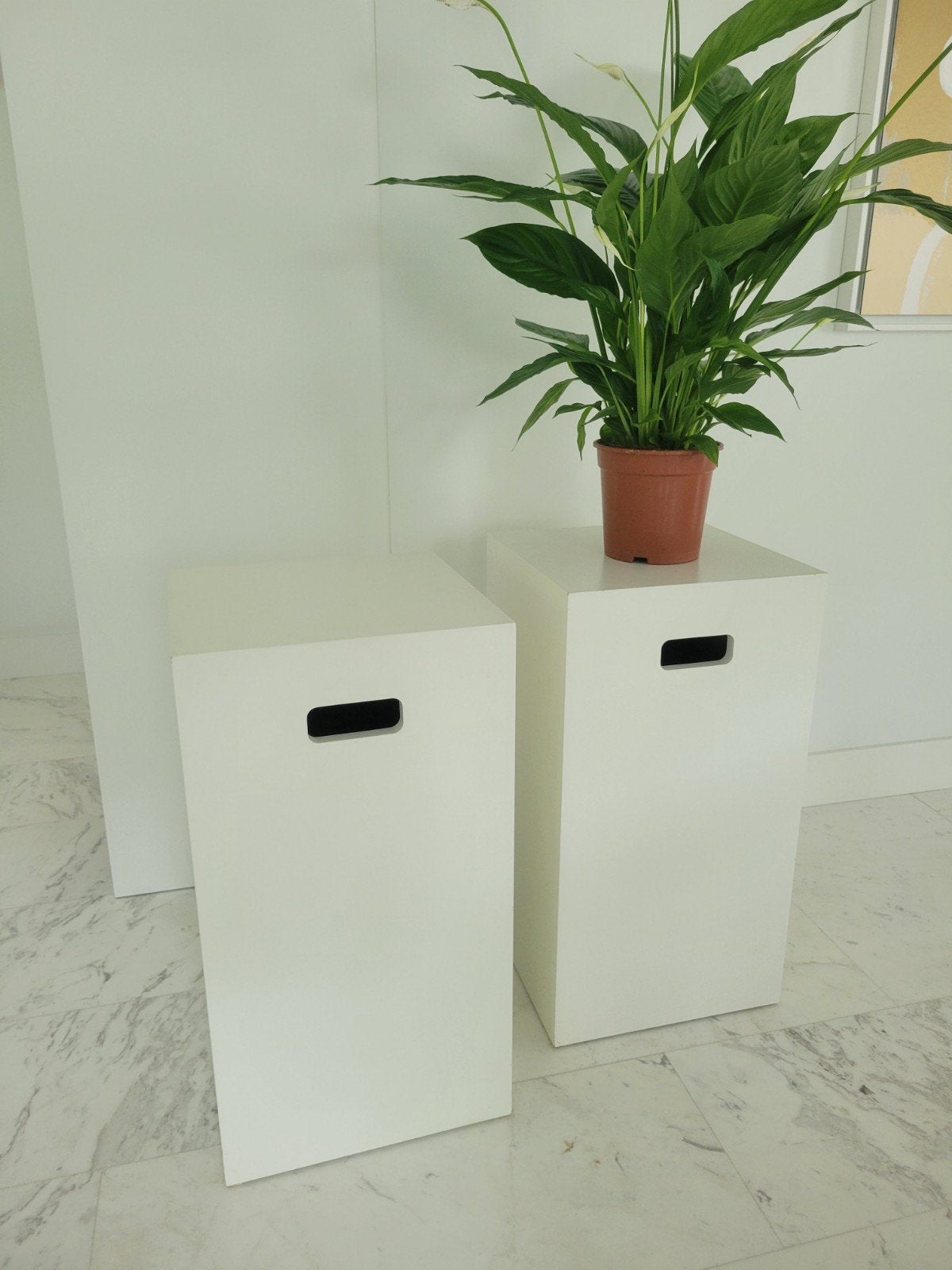 Set van twee witte kubus krukken/bijzettafels, Ophalen, Gebruikt