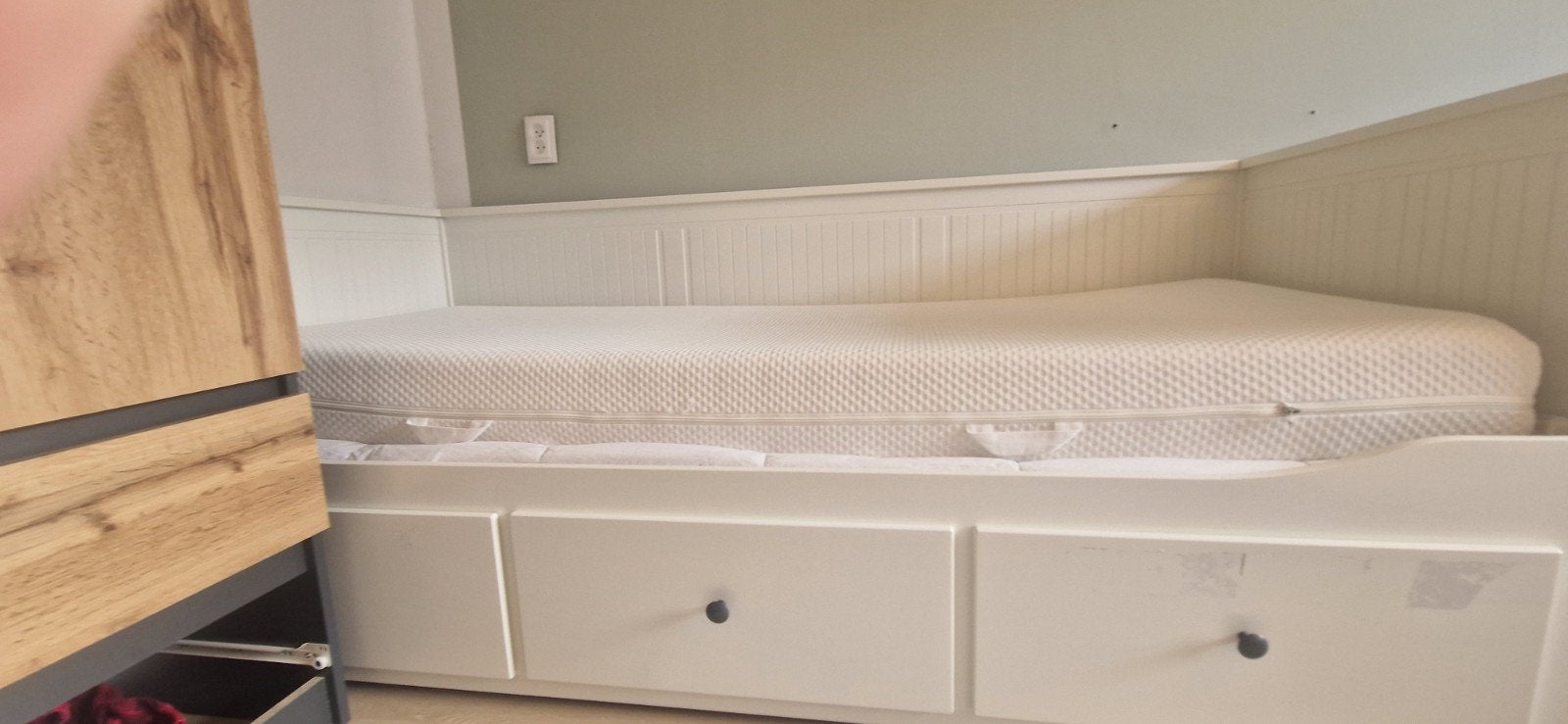 IKEA bed met lades - Zo goed als nieuw, Huis en Inrichting, Verstelbaar, 90 cm, Eenpersoons, Wit