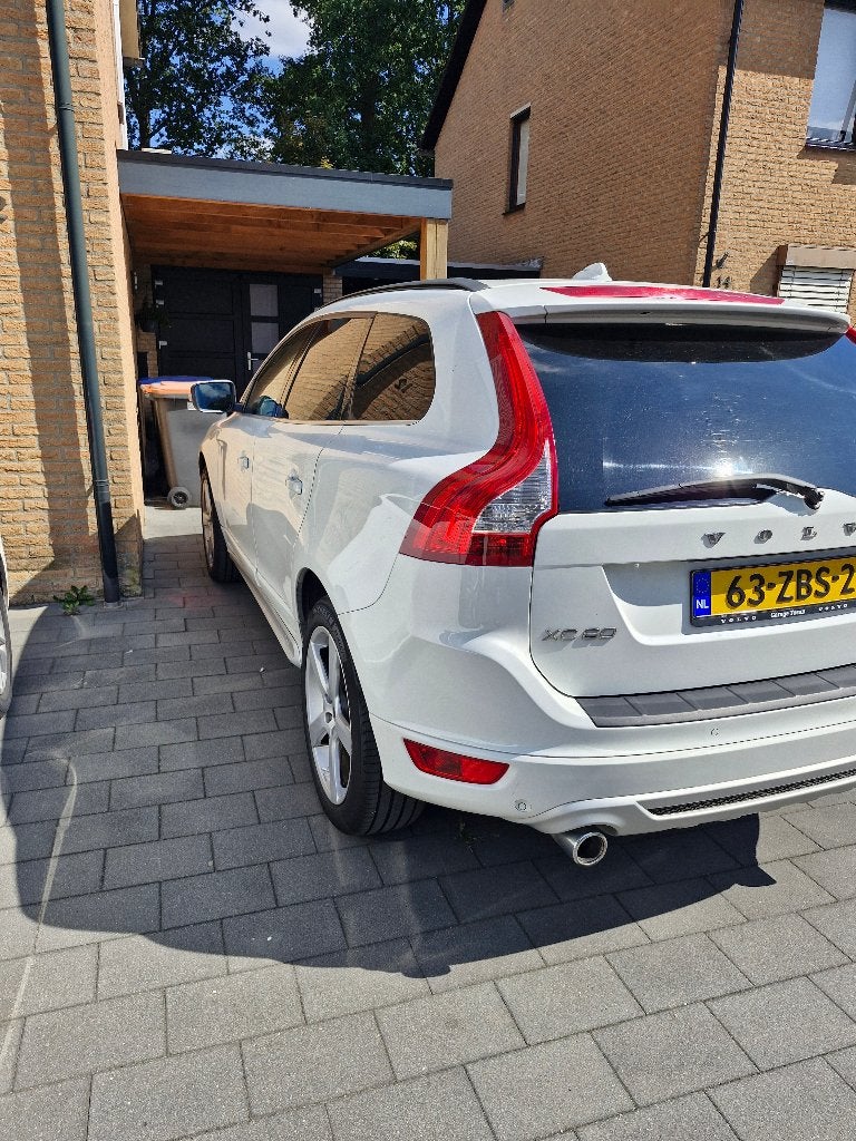Volvo XC60 2.4 D5 R-Design Automaat | 2012 | 3e eigenaar, Auto's, Automaat, Dealer onderhouden, 15 km/l, Zwart