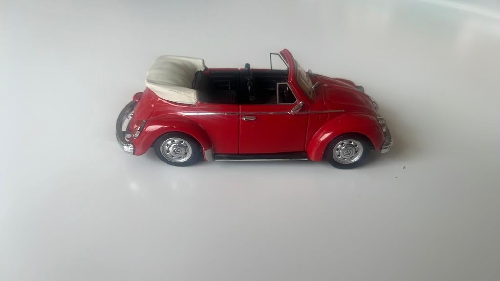 Rode Volkswagen Kever Cabriolet Modelauto, Ophalen of Verzenden, Gebruikt, Auto, Overige merken