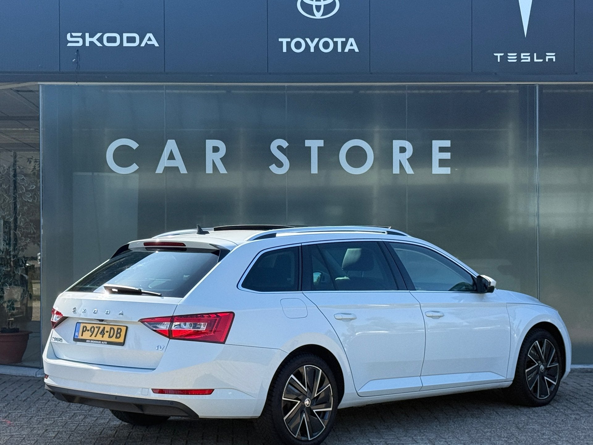 Skoda Superb Combi 1.4 TSI iV Sportline Pano|Sfeer|ACC|Dodeh, Auto's, Dealer onderhouden, Gebruikt, Leder en Stof, Wit