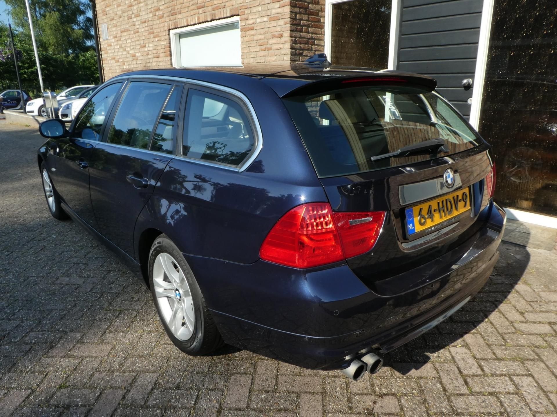 BMW 3-serie Touring 325i Business Line Leder / Navi / Dealer, Auto's, Achterwielaandrijving, Gebruikt, Beige, Blauw