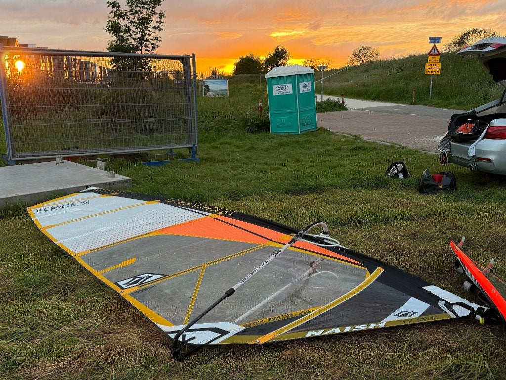 5.3 (en 5.7) Naish Force 5 windsurf power wave zeil, Watersport en Boten, Naish, 5 tot 6.5 m², Ophalen of Verzenden, Zo goed als nieuw
