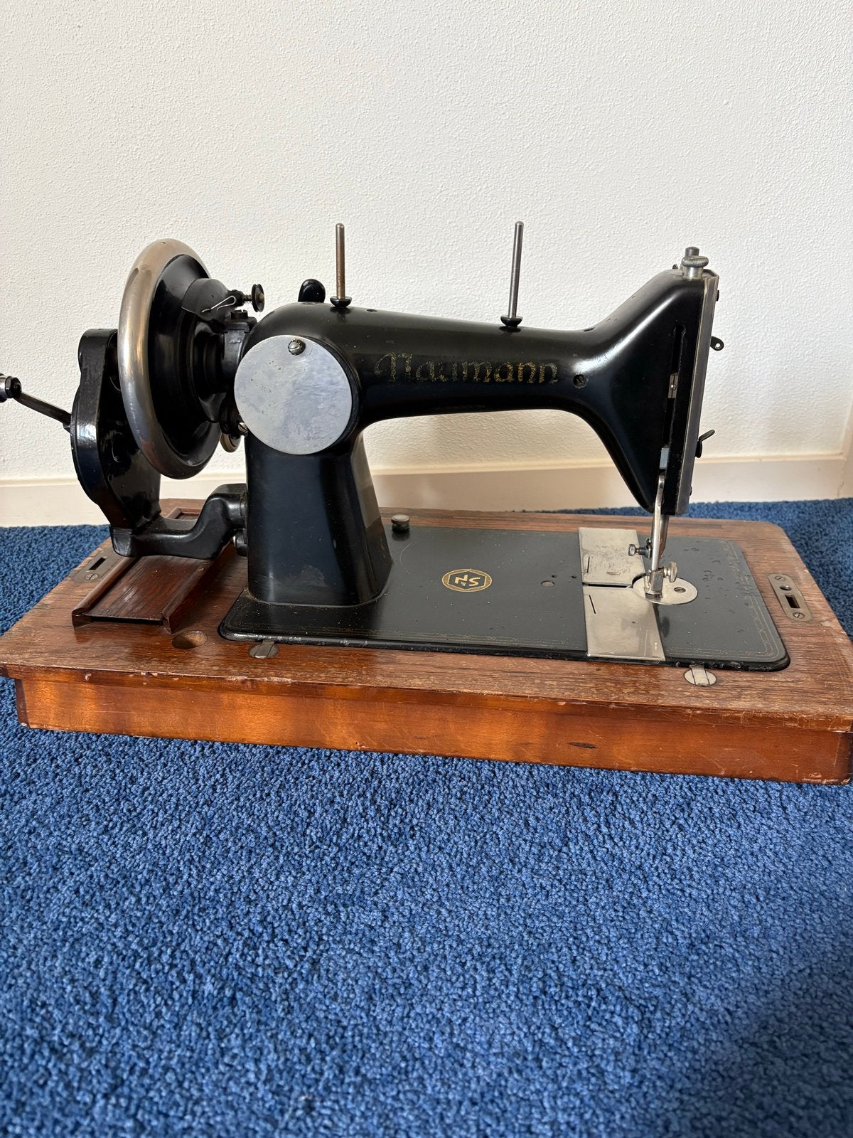 Antieke Naumann Naaimachine uit de jaren '30, Ophalen