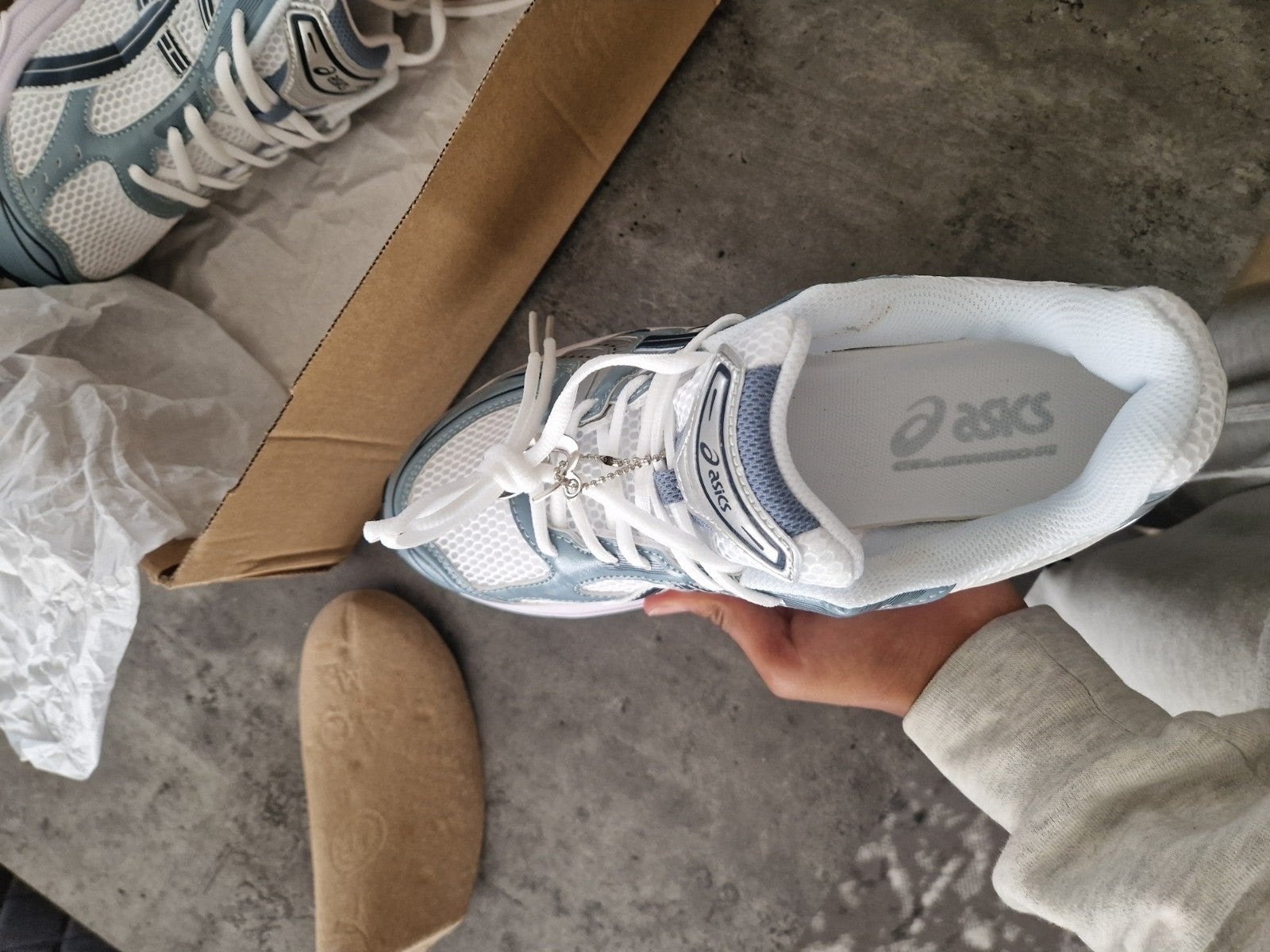 ASICS GEL-KAYANO 14 'WHITE FJORD in doos prijs €65, Kleding | Dames, Schoenen, Ophalen of Verzenden, Nieuw, Wit, Sneakers of Gympen