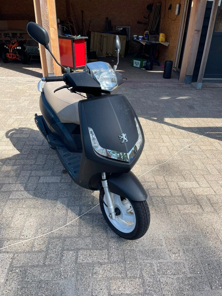 Peugeot Vivacity (2016) met kenteken - Opknapper/Loopt niet, Fietsen en Brommers, Scooters | Peugeot, Ophalen, Gebruikt, Maximaal 45 km/u