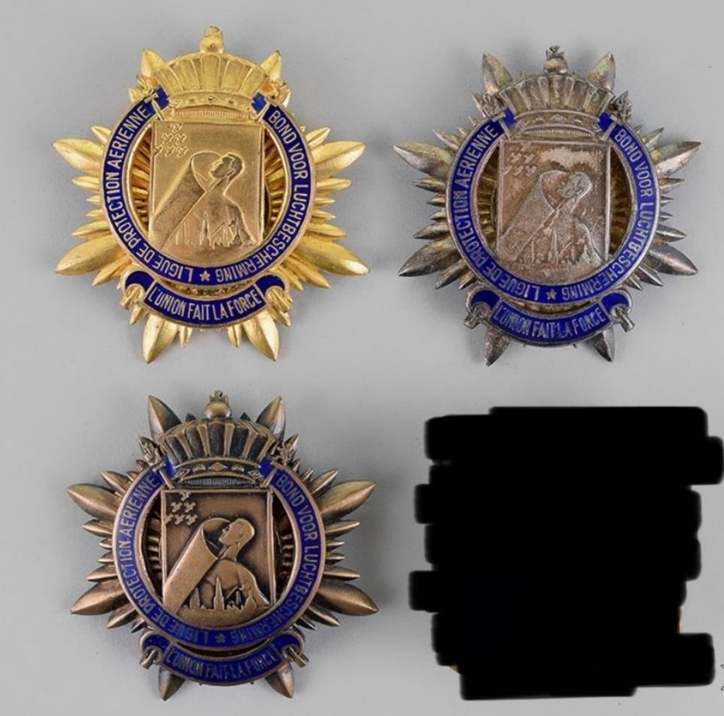 Gezocht : Belgische Luchtbescherming wo2, Verzamelen, Ophalen, Lintje, Medaille of Wings