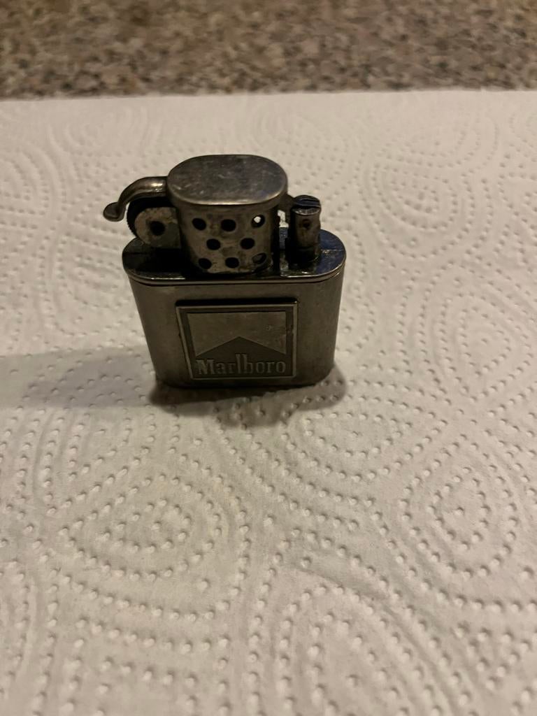 Vintage Marlboro Aansteker - Zeldzaam Verzamelobject, Ophalen of Verzenden, Zo goed als nieuw, Aansteker