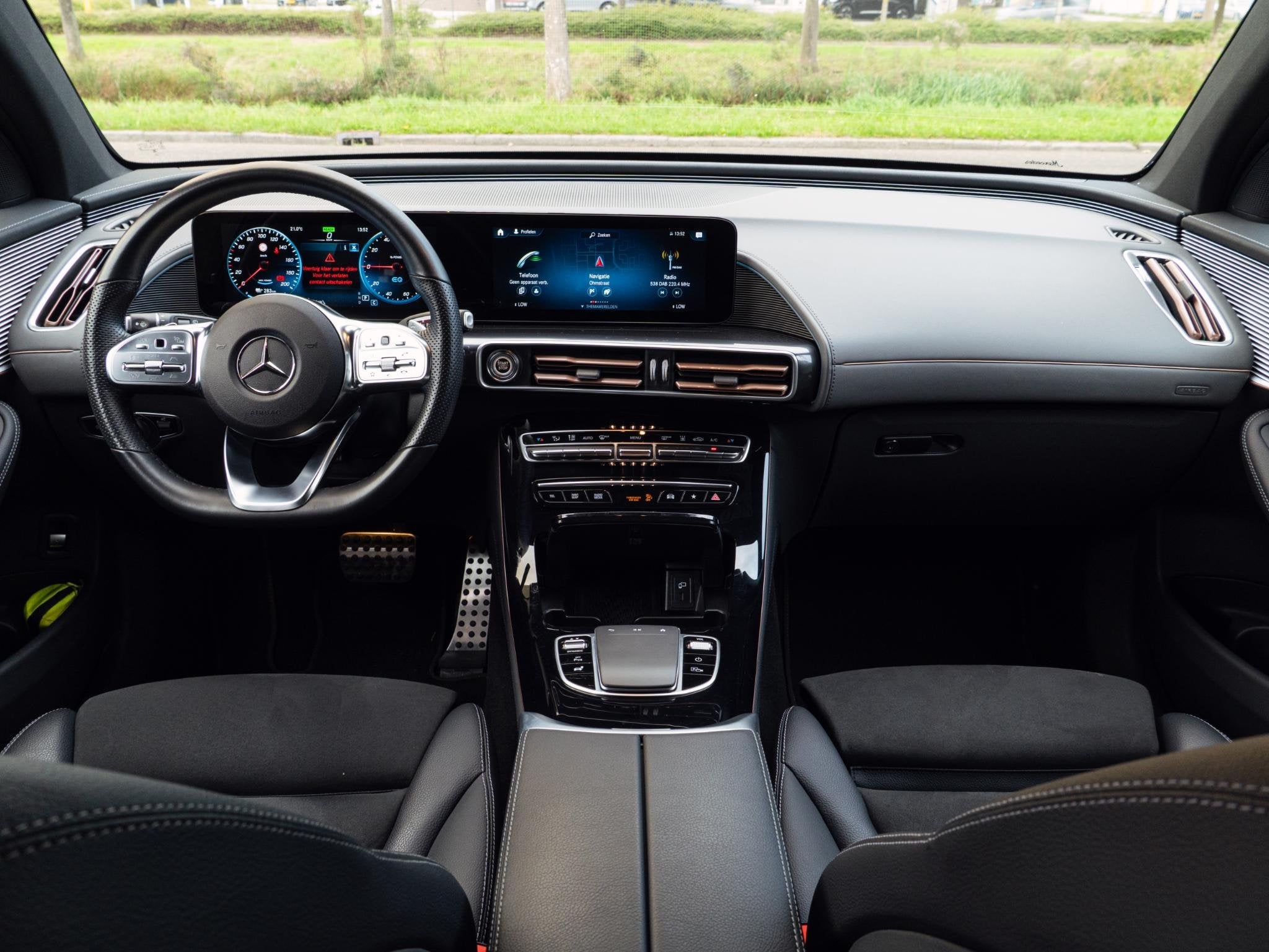 Mercedes-Benz EQC 400 4MATIC AMG Line 80 kWh|SOH 97,5%, Auto's, Automaat, Stof, Gebruikt, Zwart