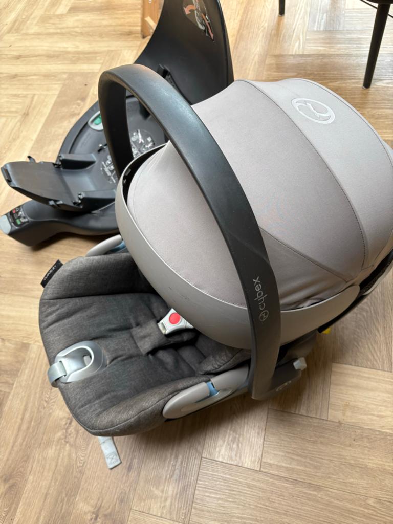 Cybex Cloud Z i-Size autostoel met Isofix base, Kinderen en Baby's, Autostoeltjes, Gebruikt, Slaapstand, Isofix, 0 t/m 13 kg