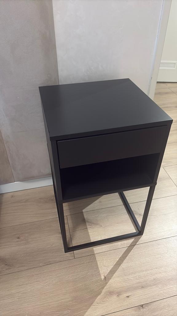 Ikea VIKHAMMER nachtkastje zwart, Huis en Inrichting, Ophalen of Verzenden, Zo goed als nieuw, Minder dan 45 cm, Minder dan 55 cm
