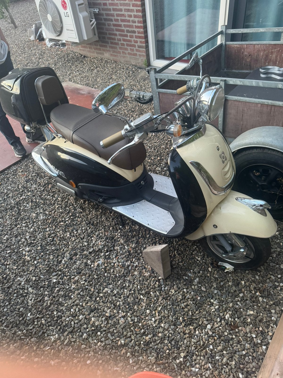 Agm scooter, Fietsen en Brommers, Ophalen, Zo goed als nieuw, Benzine, Overige merken
