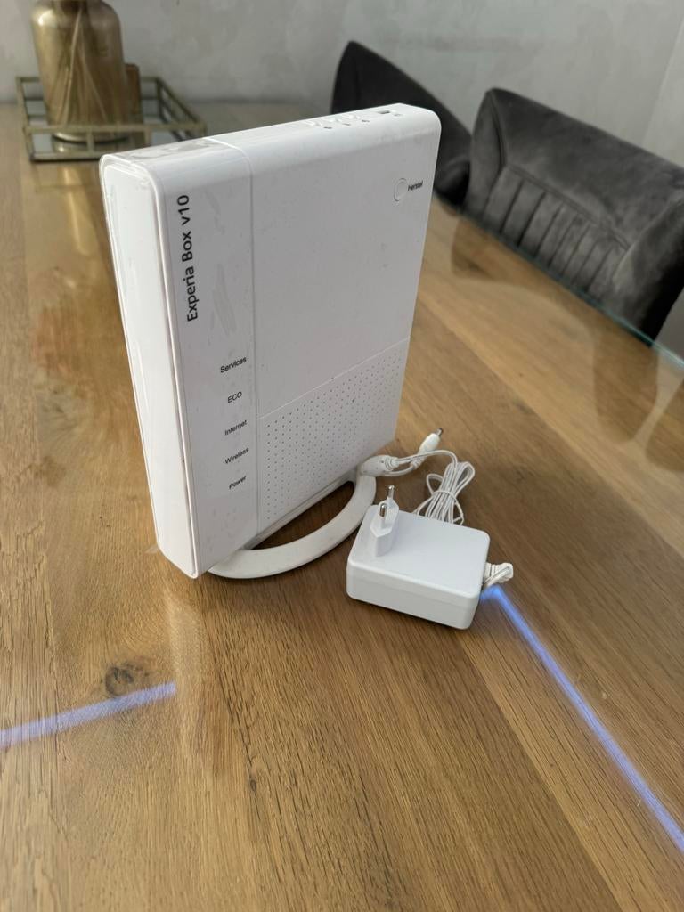 Experia Box v10 modem/router - Werkt perfect!, Computers en Software, Routers en Modems, Ophalen of Verzenden, Gebruikt, Router met modem