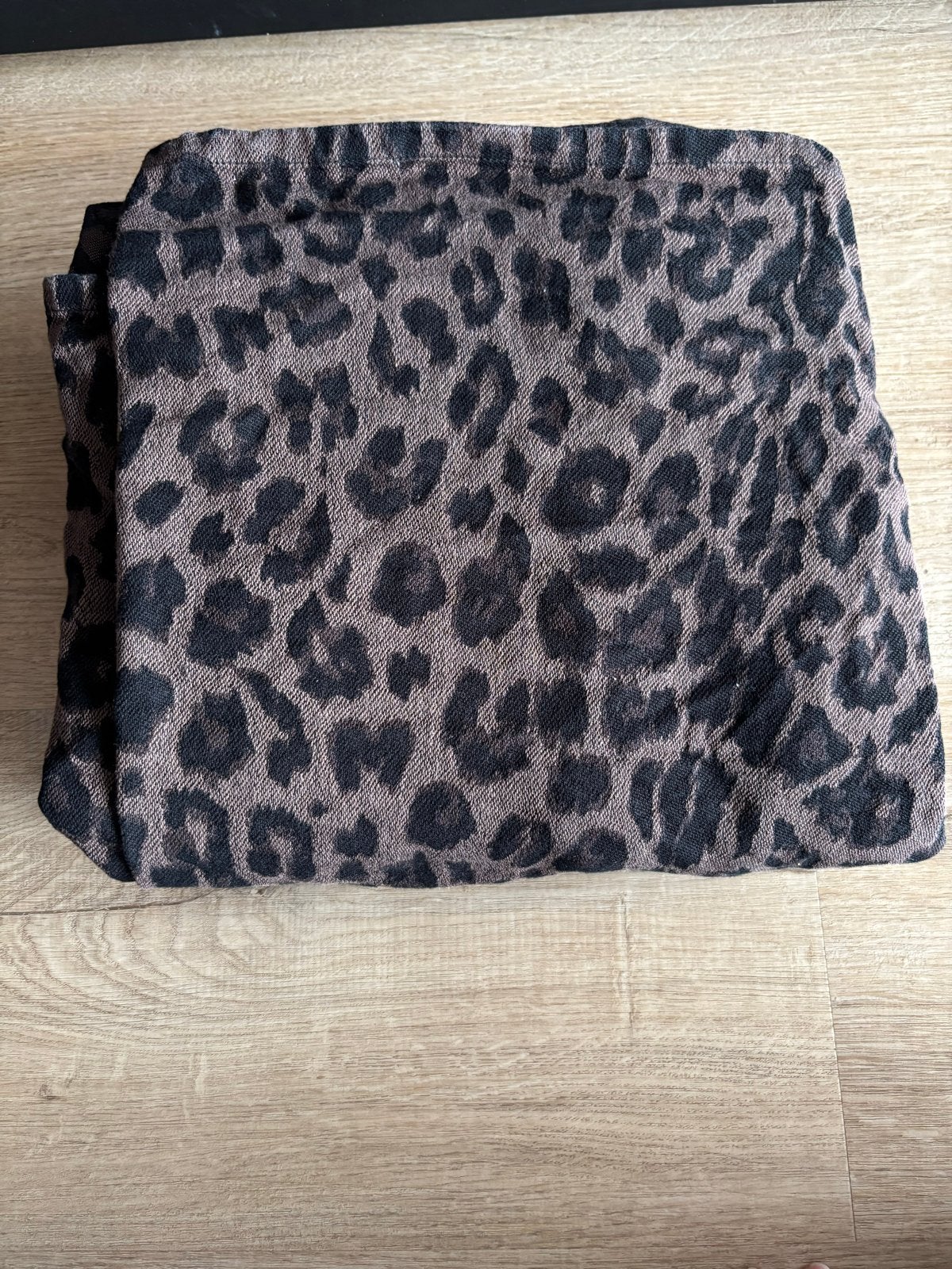 Leopard print draagdoek / baby wrap - Zo goed als nieuw, Overige merken, Draagdoek, Buik of Rug, Ophalen of Verzenden