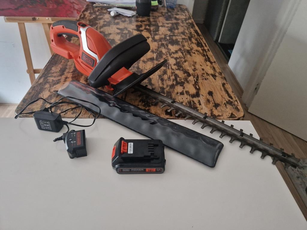 BLACK+DECKER 18V Heggenschaar GTC1845L20 met 2.0Ah accu, Ophalen of Verzenden, Gebruikt, Accu, BLACK+DECKER