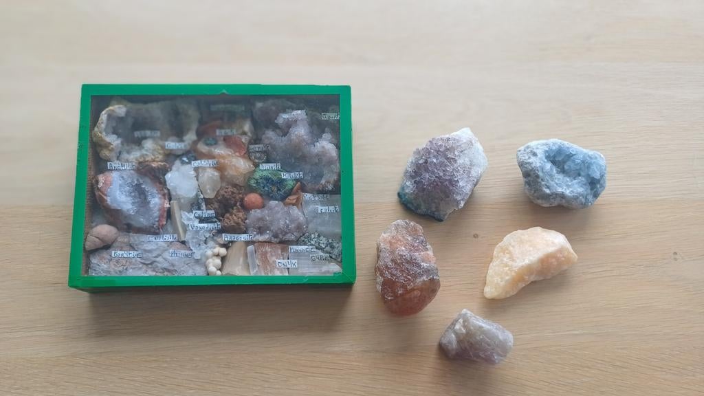 Verzameling mineralen en edelstenen met vitrine, Verzamelen, Ophalen of Verzenden