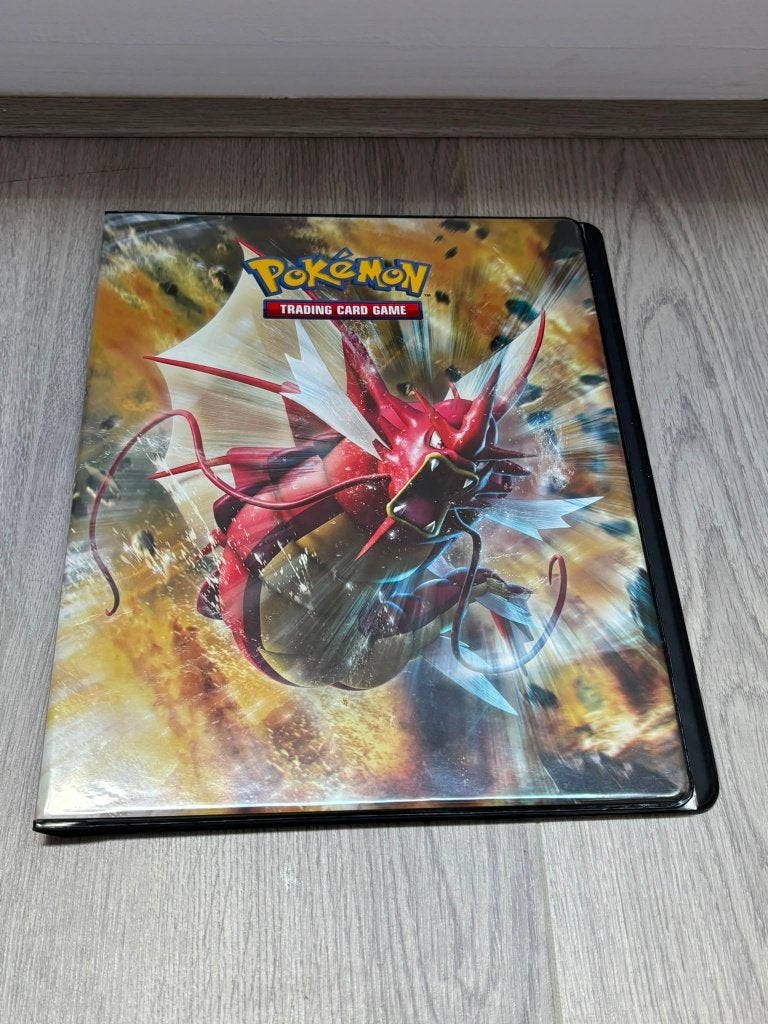 Ultra PRO: 9-Pocket Portfolio Pokemon Gyarados & Scizor, Ophalen of Verzenden, Gebruikt, Sleeves of Kaarthoesjes