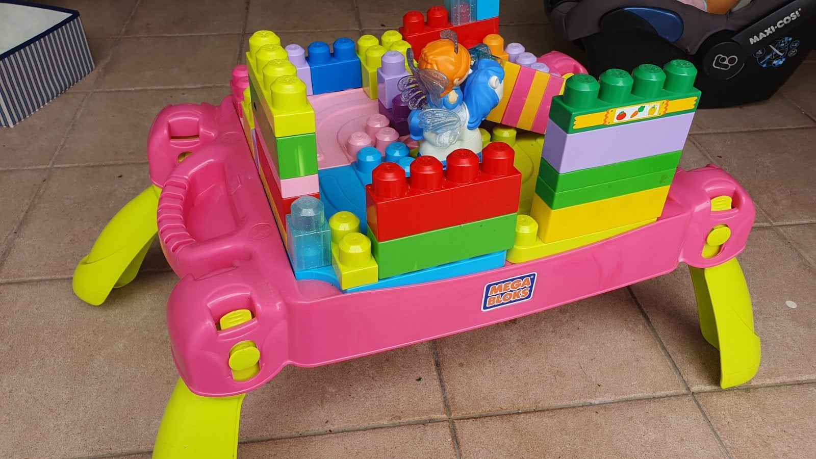 Mega Bloks bouwtafel roze met blokken en figuren, Ophalen, Zo goed als nieuw, Megabloks