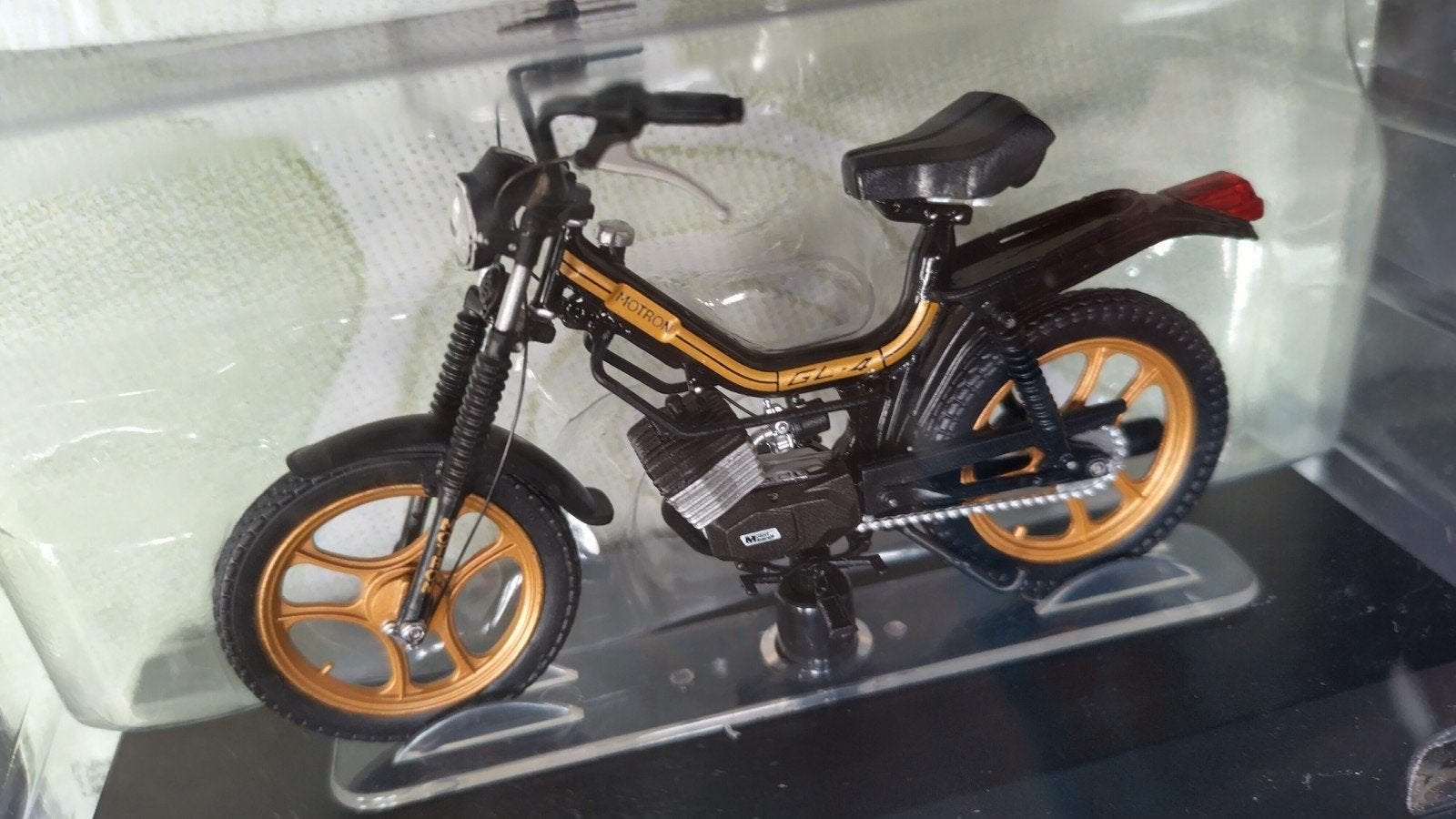 Motron GL4 Brommer 1:18 Leonie Pol, Overige merken, ., Nieuw, Ophalen of Verzenden