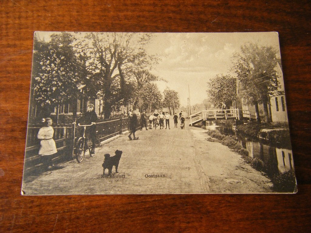 R41 - Oostzaan - Straat - Kinderen - Mooi/ZEER oud, Ophalen of Verzenden, 1920 tot 1940, Noord-Holland