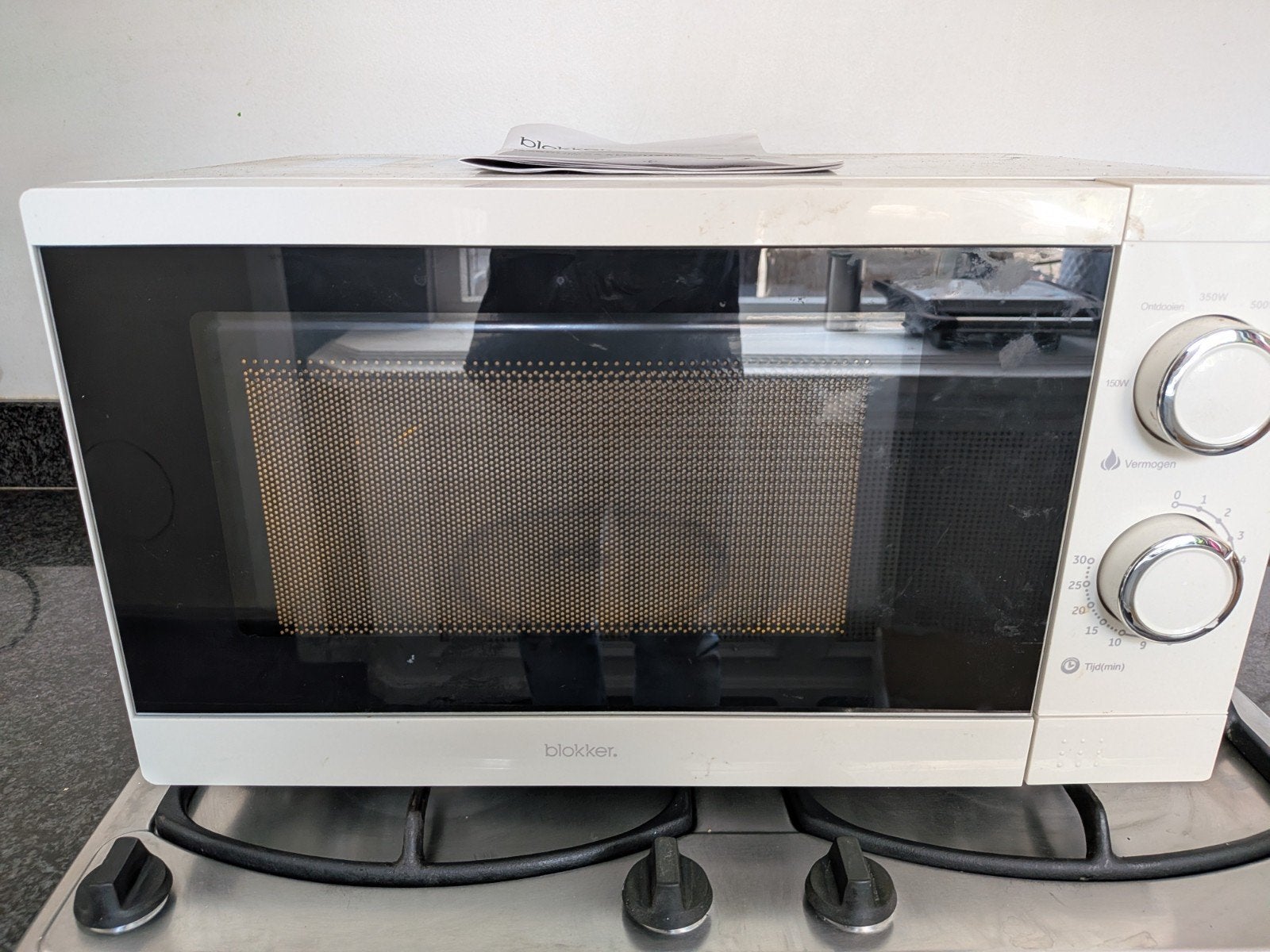 Blokker Magnetron BL-95001 (20L) - Inclusief Handleiding
Bes, Ophalen, Zo goed als nieuw, Vrijstaand, Draaiplateau