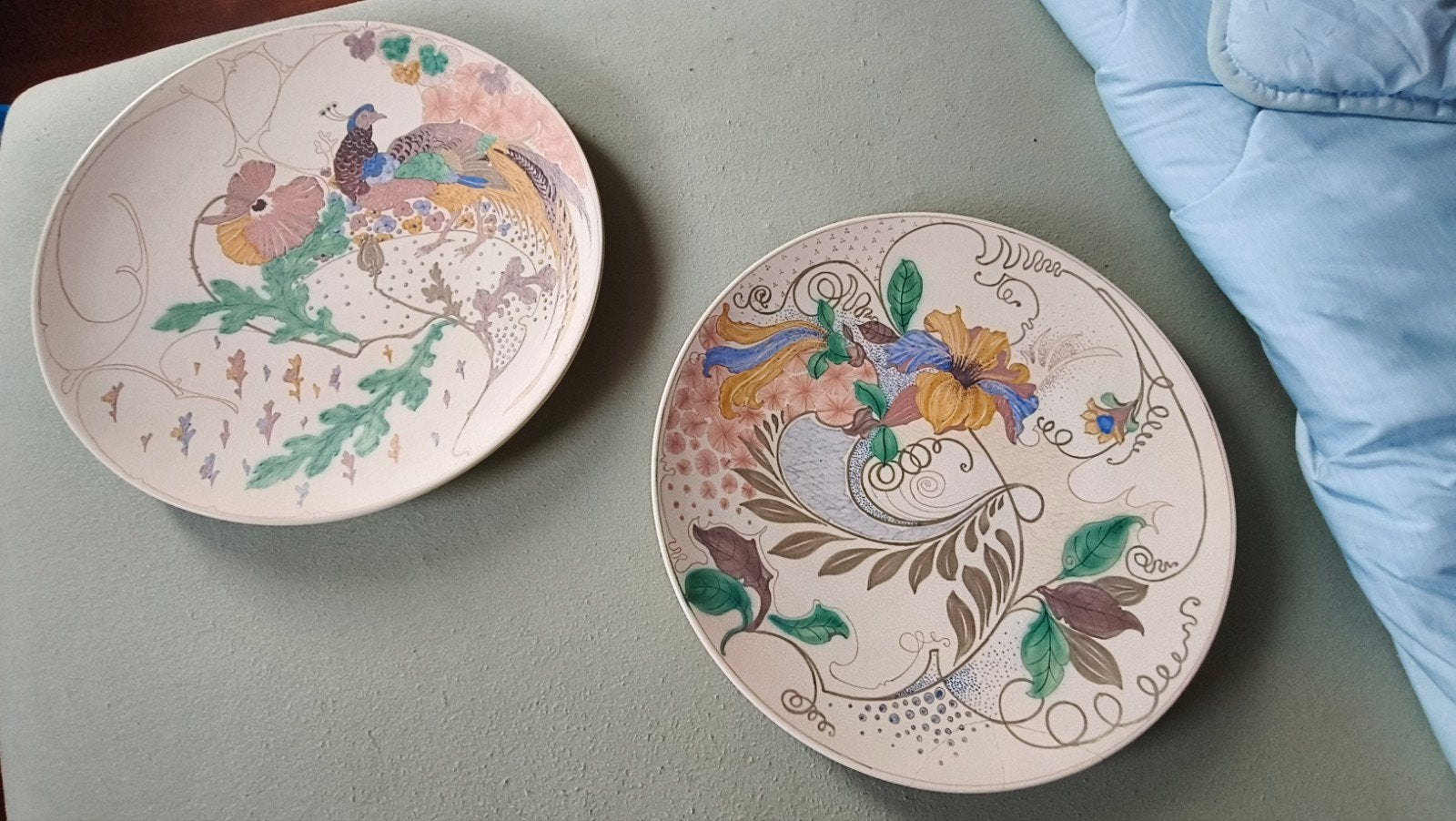 Twee decoratieve plateel wandborden van Zuid-Holland Gouda, Ophalen