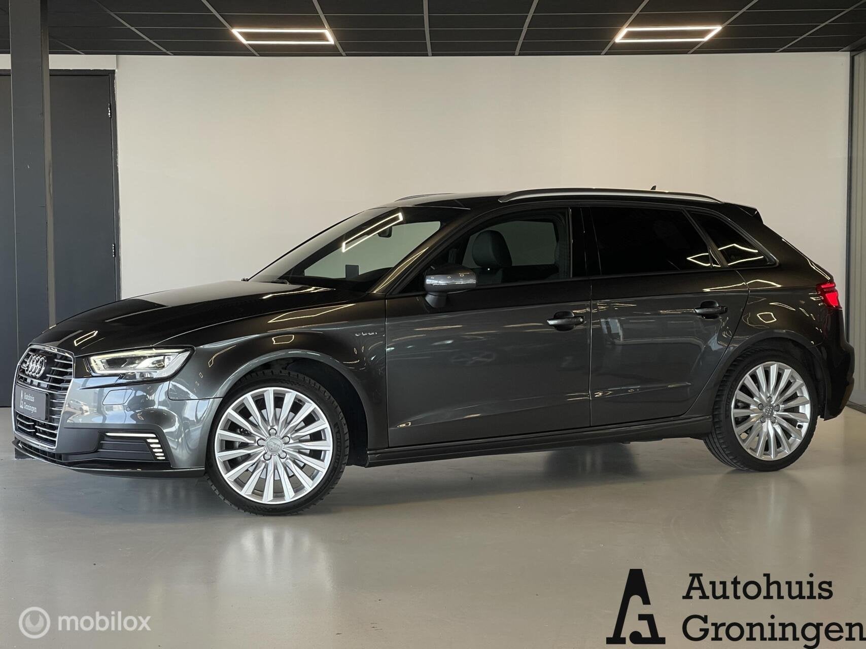 Audi A3 e-tron S line | Virtual Cockpit | Dodehoekdetectie |, Gebruikt, 4 cilinders, Leder en Stof, 1515 kg