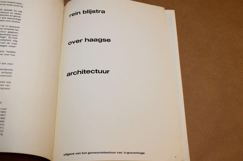 Over Haagse Architectuur — Den Haag Gebouwen 1975, Ophalen of Verzenden, Gelezen, Architecten