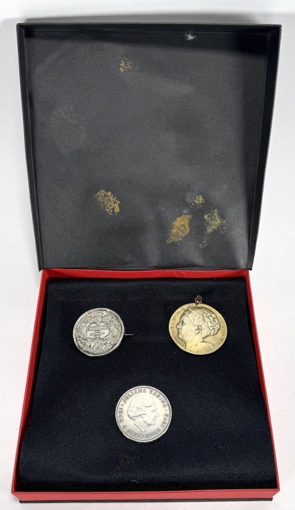 182. Penningen en zilveren 10 guldenmunt, 20e eeuw, Antiek en Kunst, Ophalen, Zilver