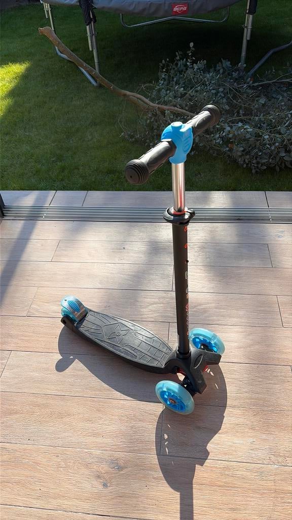 Step blauw zgan met lichtjes, Ophalen of Verzenden, Zo goed als nieuw, Gewone step
