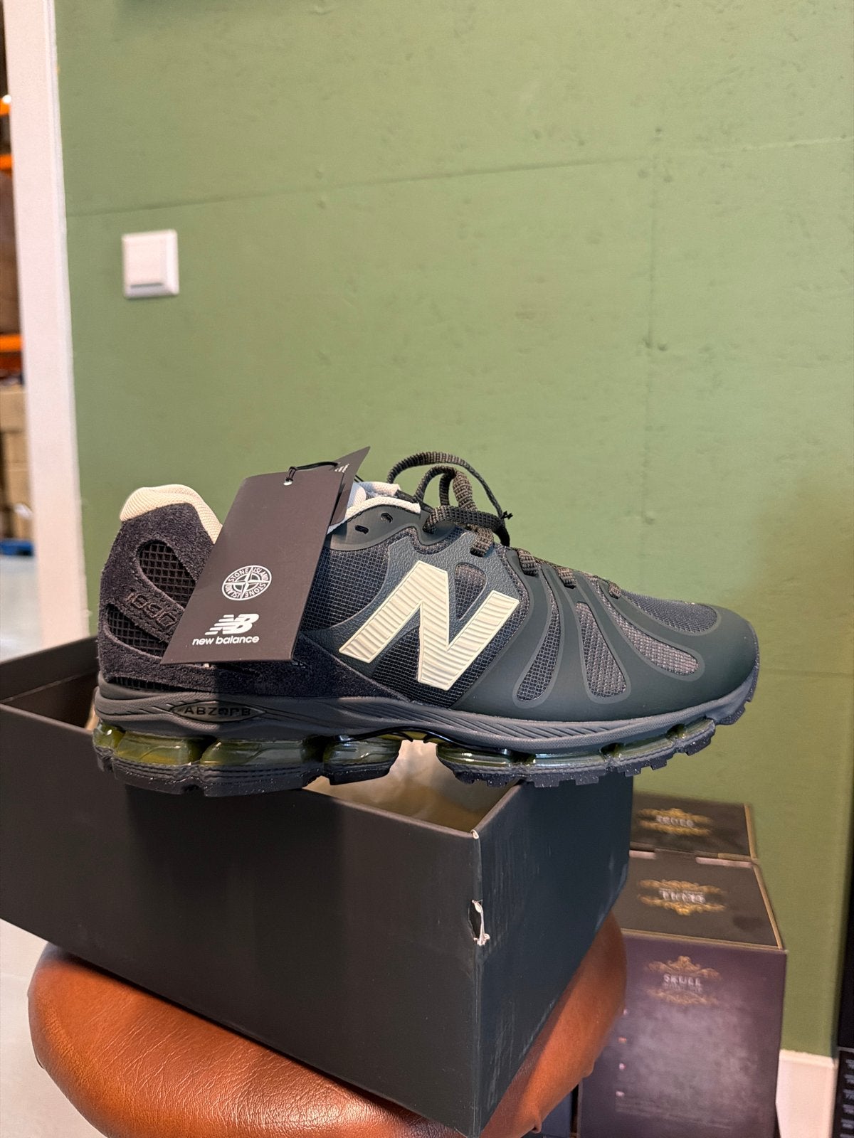 New Balance x Stone Island 860v2 Dark Green 42.5, Overige kleuren, Nieuw, Ophalen of Verzenden, Sneakers of Gympen