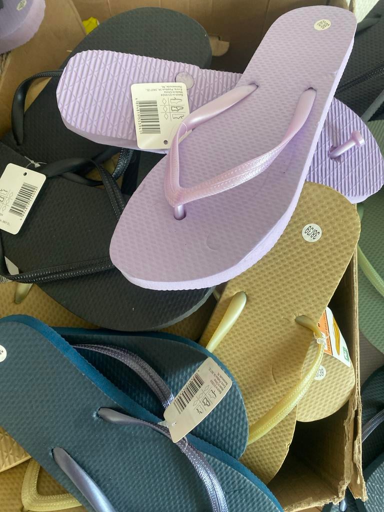 Partij 100 x Paar Slippers maat 38/39 nieuw, Slippers, Overige kleuren, Onbekend, Nieuw