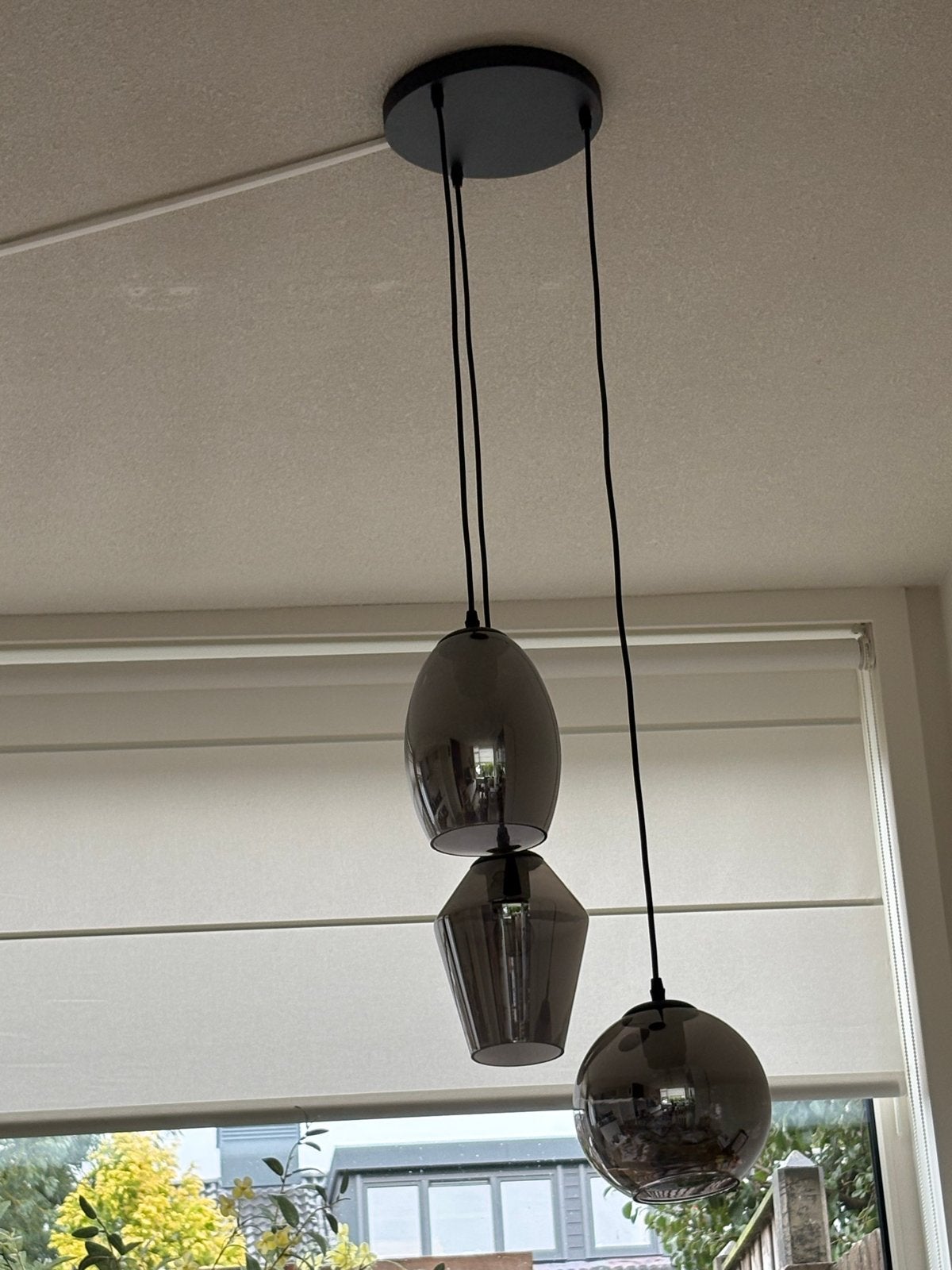 Moderne hanglamp met 3 glazen bollen, Ophalen, Zo goed als nieuw, Glas, E27 (groot)