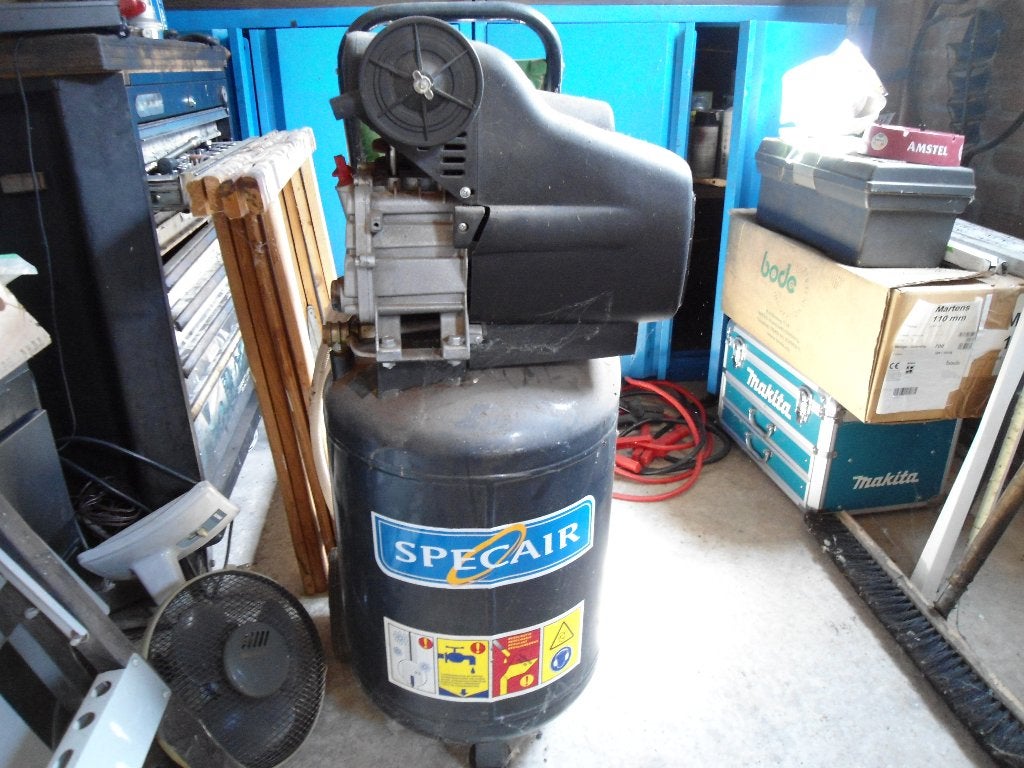 Compressor 220 volt, Doe-het-zelf en Verbouw, Compressors, Ophalen, Gebruikt, 6 tot 10 bar, Minder dan 200 liter/min