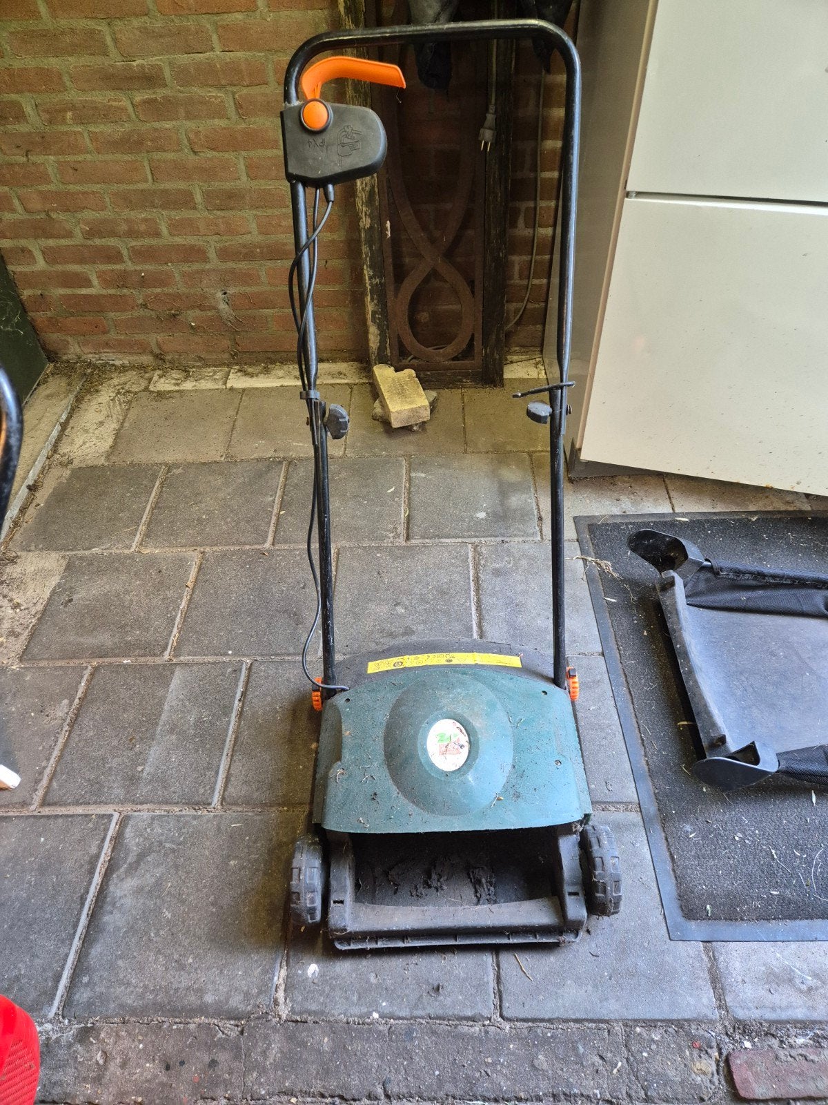 ontmosser voor grasveld, Ophalen, Gebruikt, Elektrische grasmaaier, Minder dan 30 cm