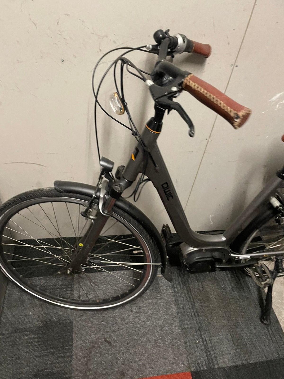 Qwic elektrische e bike accu is stuk damesfiets opknappen, Fietsen en Brommers, Fietsaccessoires | Fietsaccu's, Ophalen, Gebruikt