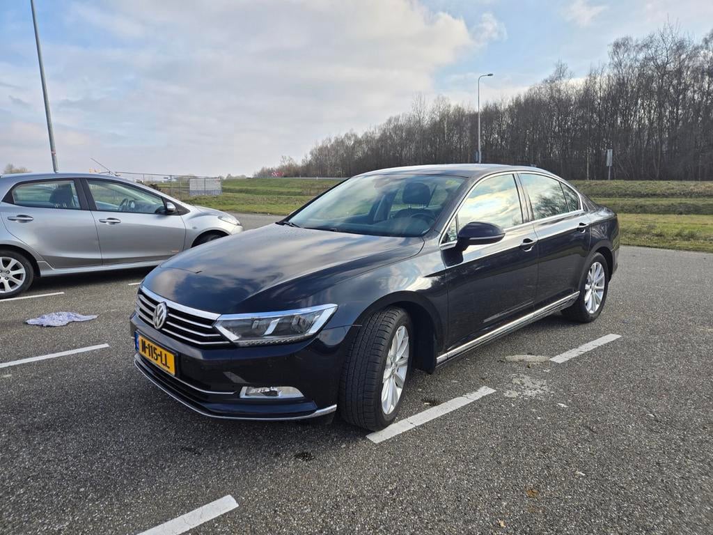 Volkswagen Passat Comfortline 1.4 TSI 150pk 7-DSG 2017 Zwart, Auto's, Zwart, 4 cilinders, 700 kg, Zwart