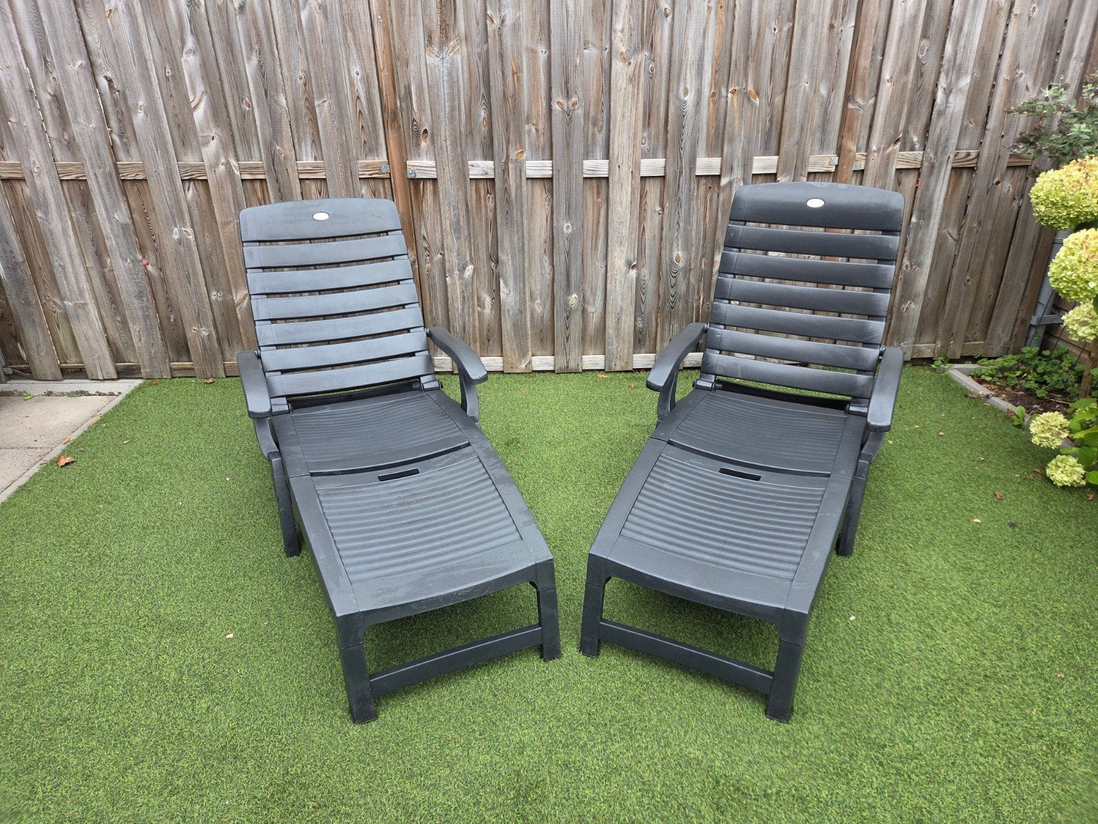 2x Hartman kunststof ligbedden - Verstelbaar en verrijdbaar, Tuin en Terras, Ligbedden, Ophalen, Gebruikt, Kunststof, Verstelbaar
