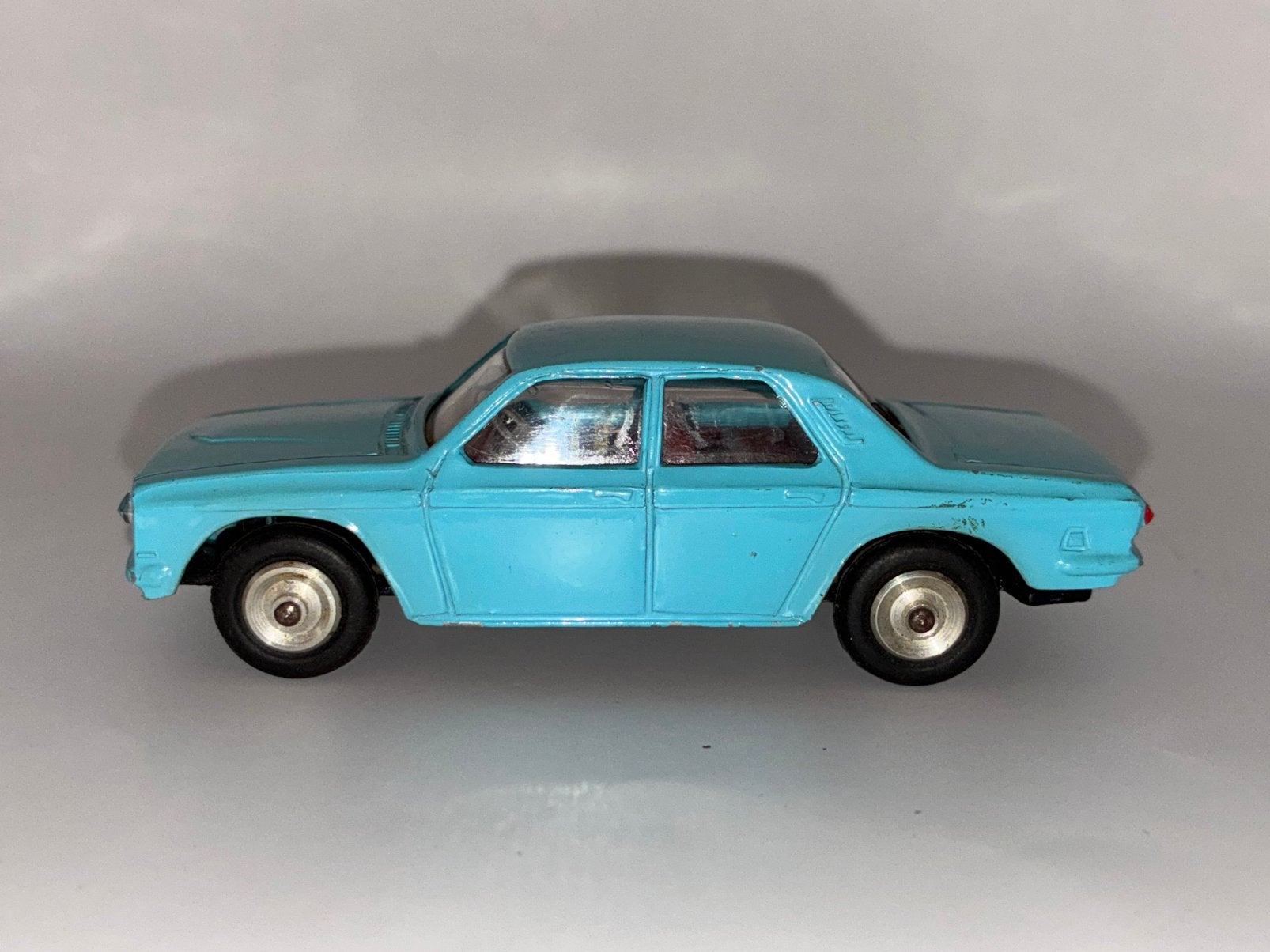 Volga M24-01 limousine (Type GAZ M24.01) 1972, Ophalen of Verzenden, Zo goed als nieuw, Auto, Overige merken