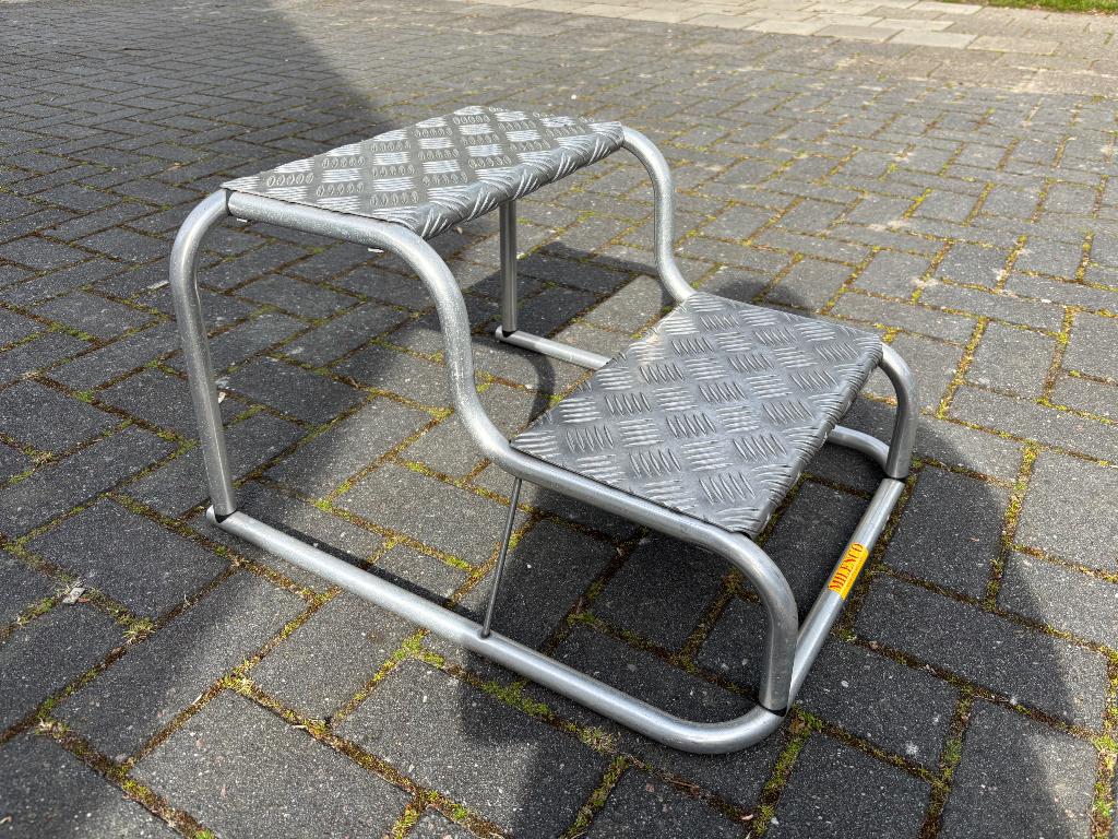 Milenco Aluminium opstapje dubbel, Ophalen, Zo goed als nieuw