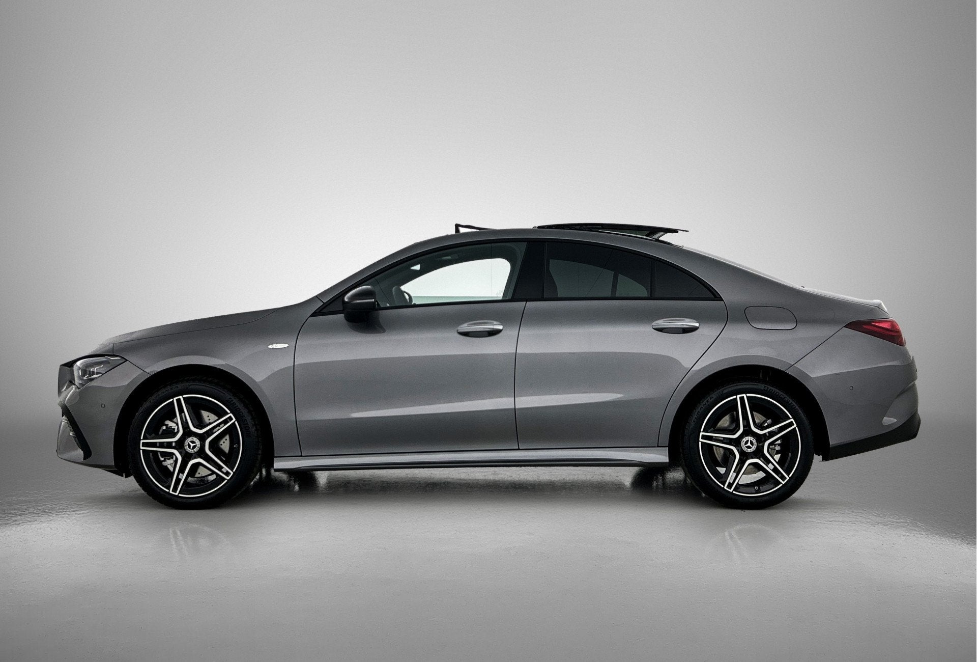 Mercedes-Benz CLA-Klasse 250 e Business Solution AMG | Night, Auto's, 1650 kg, Bedrijf, Hybride Elektrisch/Benzine, 1600 kg